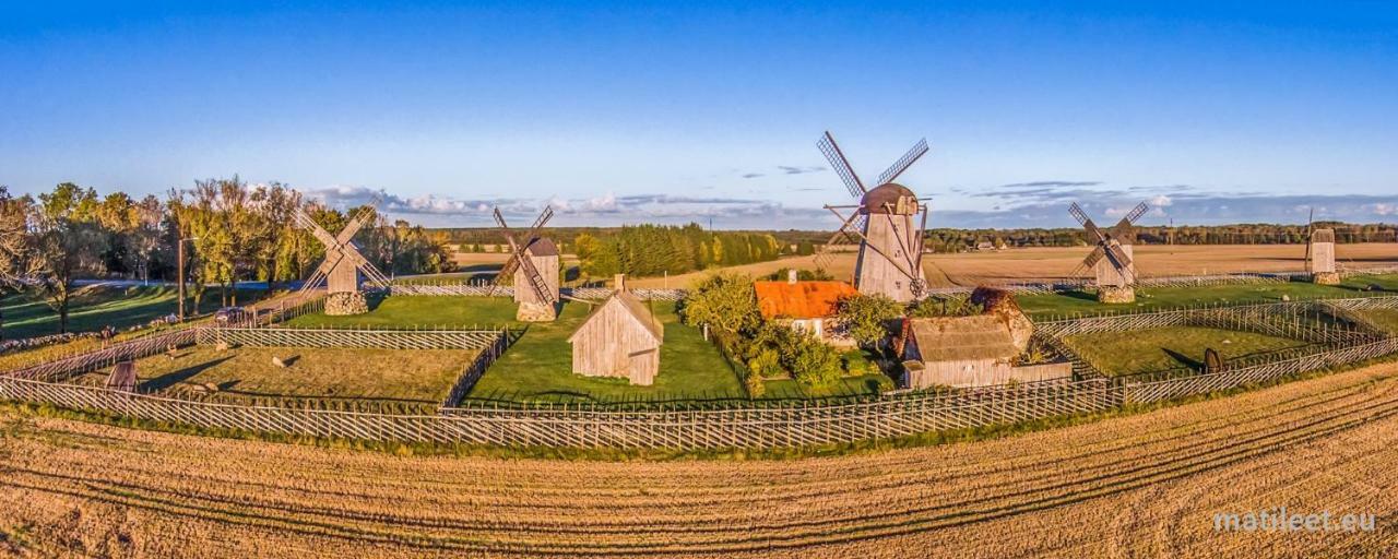 Cozy Summer House With Free Parking Near City Center & Beach Kuressaare Esterno foto