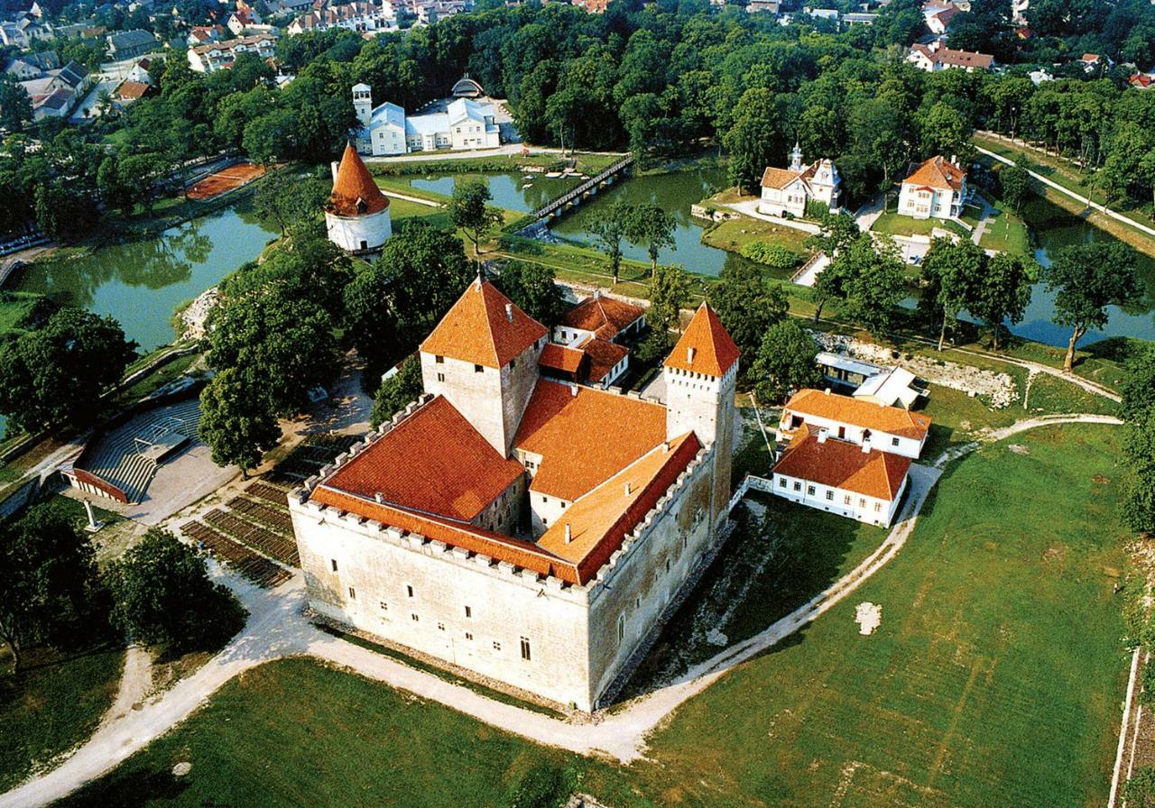 Cozy Summer House With Free Parking Near City Center & Beach Kuressaare Esterno foto