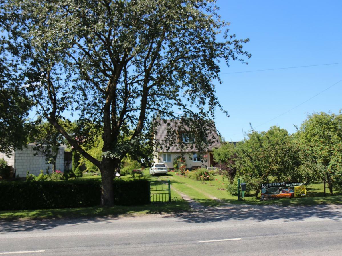 Cozy Summer House With Free Parking Near City Center & Beach Kuressaare Esterno foto