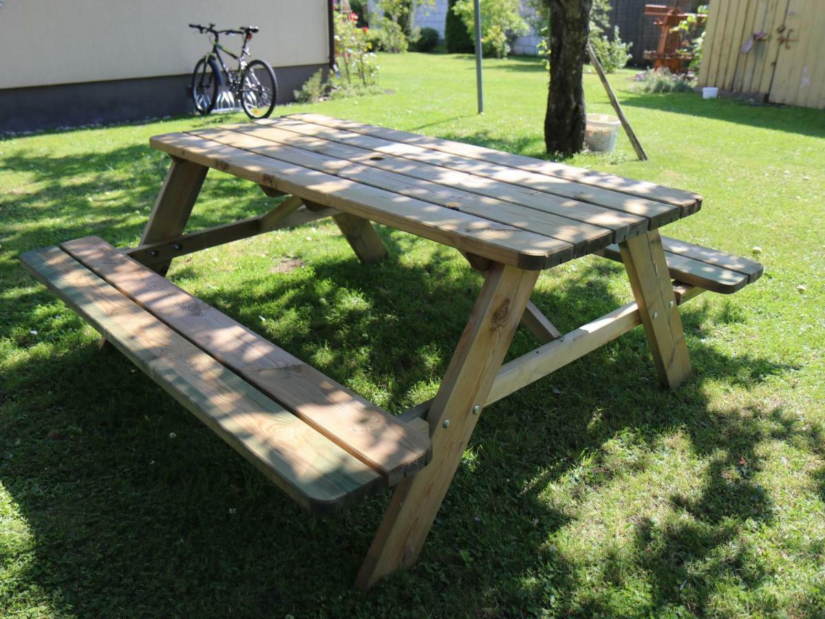 Cozy Summer House With Free Parking Near City Center & Beach Kuressaare Esterno foto