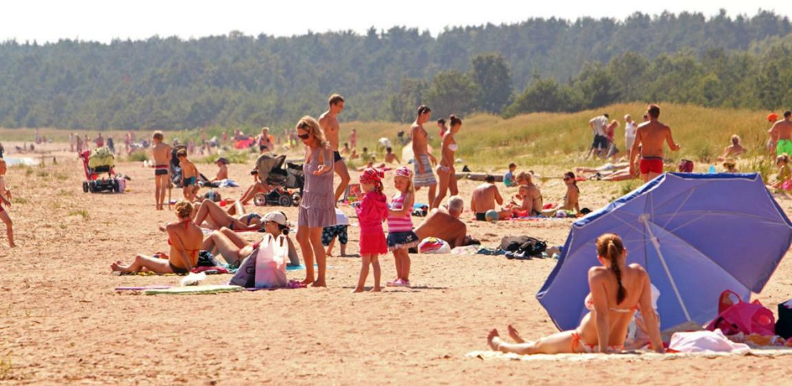 Cozy Summer House With Free Parking Near City Center & Beach Kuressaare Esterno foto