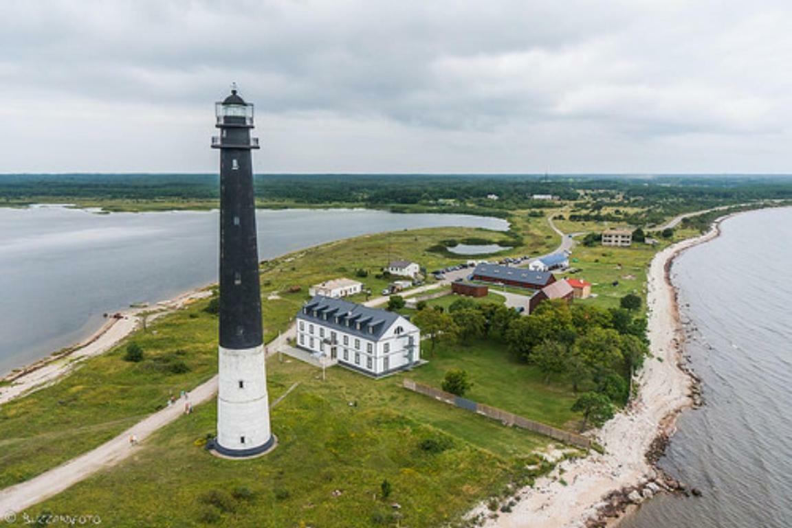 Cozy Summer House With Free Parking Near City Center & Beach Kuressaare Esterno foto